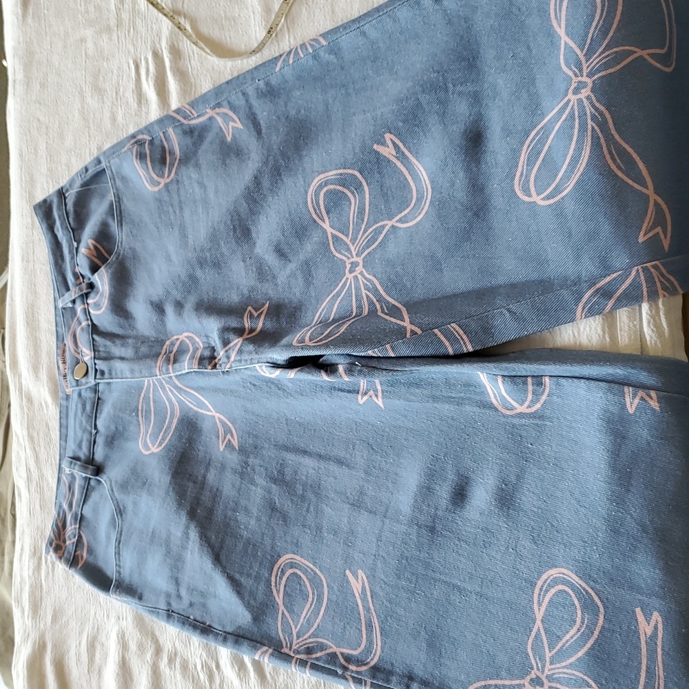Bailey Rose Blue with Pink Bow Pattern, Wide‎ Leg Sz. M Blue Jeans